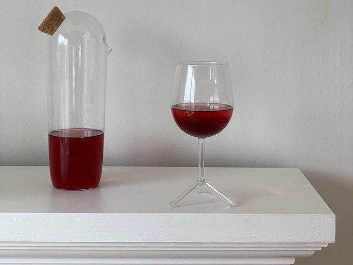 Maarten Baptist - 4× Tripod red wine glasses + 1,5 liter red, Antiek en Kunst, Kunst | Designobjecten