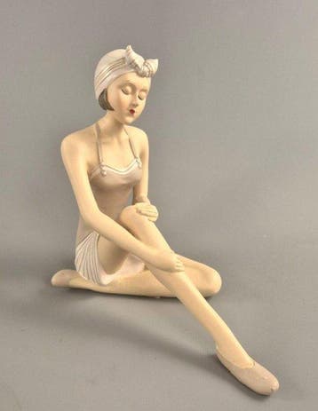 Francois Arvi - Beeldje, Lady in Negligé - 23 cm - Hars