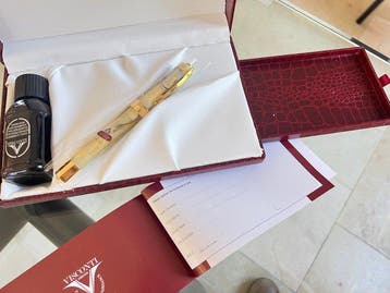 Visconti - Opera Club - Honey Almonds - semi transparent, Nieuw