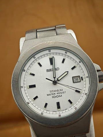 Seiko - Titanium 100M Quartz – V732-0P30 – Men’s Wristwatch