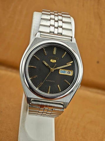 Seiko - 5 Automatic – Ref. 7009-876A – Textured Black Dial –
