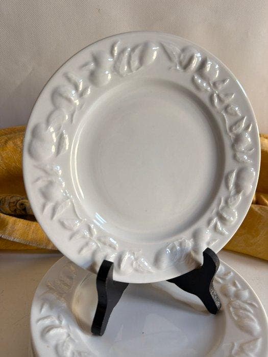 Royal, Limoges - Tafelservies - Vruchtenkransen in reliëf -, Antiek en Kunst, Antiek | Meubels | Tafels
