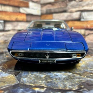 Minichamps 1:18 - Modelauto - Minichamps 1:18 - Maserati