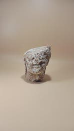 Cypriotisch kalksteen Archaïsche Kore-hoofd. Spaans