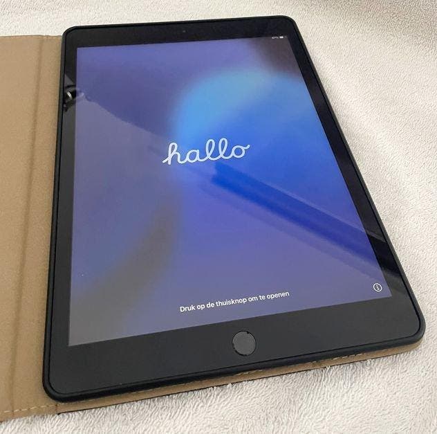 Apple iPad 2019 10,2 Wi-Fi 32GB G7 A2197 + XSSIVE tablet, Games en Spelcomputers, Spelcomputers | Overige Accessoires