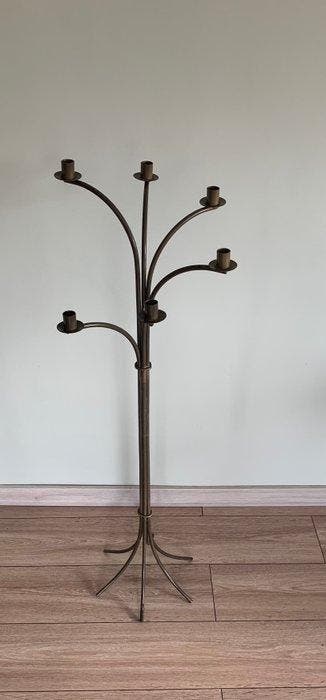 Kandelaber - Legering - Een zesarmige vloerkandelaar - Pools, Antiek en Kunst