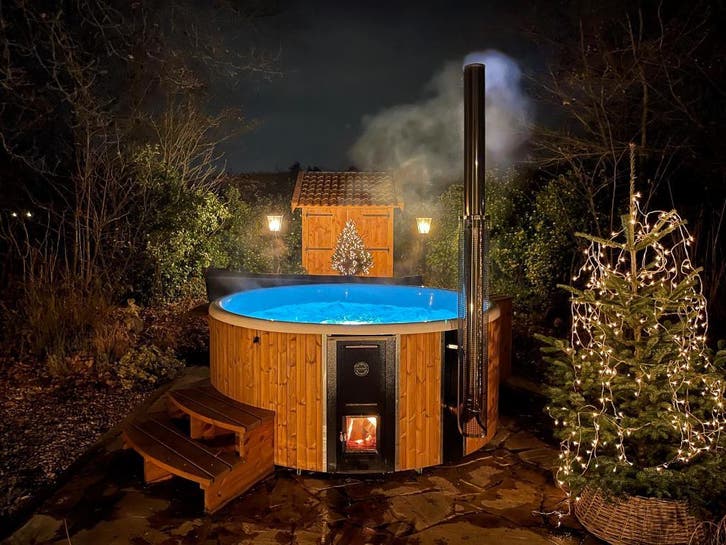 Hot tub: Zweedse Hottub,  houtgestookte geïntegreerde kachel, Tuin en Terras, Zwembaden, 200 tot 400 cm, Rond, Nieuw, Overige typen