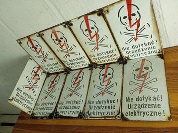 Skull and Bones en Thunder - Emaille bord (9) - Vintage