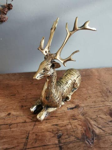 Beeld, voetstuk liggend hert - 18 cm - Koper