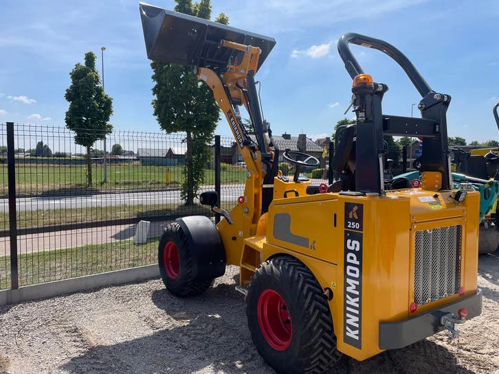 Te Koop Knikmops KM250, Articles professionnels, Machines & Construction | Grues & Excavatrices
