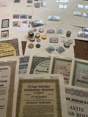 Collection de souvenirs - Lot d’articles de collection -