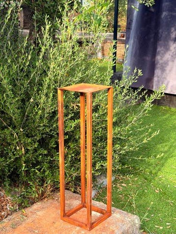 Ana Lucia B.M - Pedestal Exposición Corten - XL - No Reserve