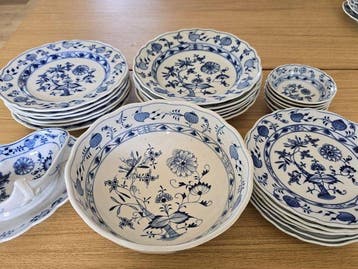 Zwiebelmuster / Blue Onion Dinner Service – 26 Pieces -