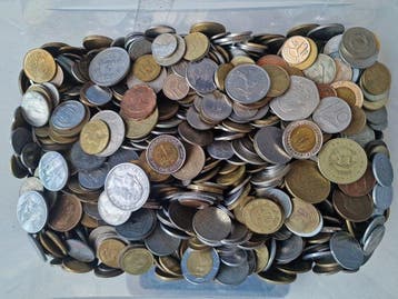 Wereld. (Zonder minimumprijs), Postzegels en Munten