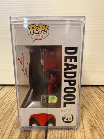 Funko - Funko Pop Funko Pop DeadPool Signed Ryan Reynolds -