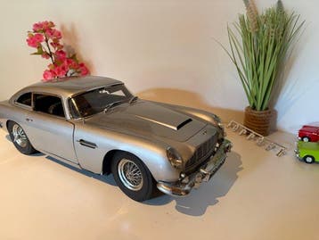 Eaglemoss 1:8 - Voiture miniature - Aston Martin DB 5 James