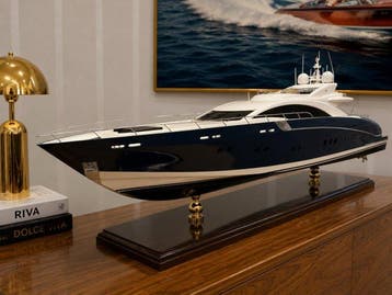 Maquette Yacht QUANTUM – 80 cm – Finition Luxe Bois & Bleu