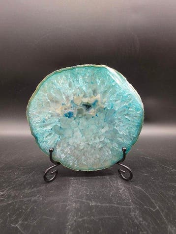 Dalle d’agate cristalline + socle - Hauteur : 13 cm -