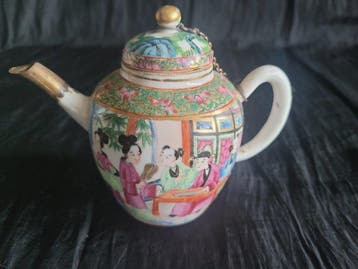 Theepot (2) - Porselein - Famille theepot met verlichting