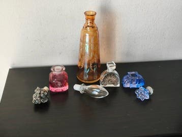 Themacollectie - 4 miniatuur parfumflesjes van decoratief