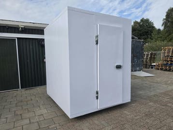 Vriescel 180 x 210 x 220 cm stekker klaar, Gebruikt, Koelen en Vriezen