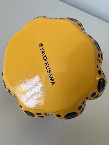 Yayoi Kusama (1929) - sculptuur, The classic Yellow, Nieuw