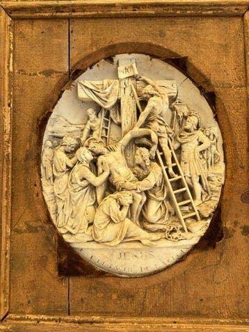 Bas-relief religieus - Kruisweg - Jezus is van het kruis