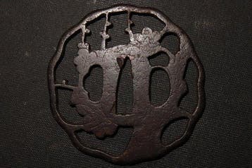 gesmeed ijzer - C5-929 Ume Tree Sukashi Tsuba - Japan - Edo