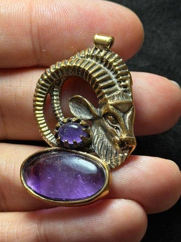 Améthyste Pendentif au design magnifique de tête de bélier