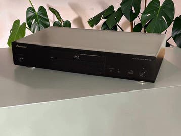 Pioneer - BDP-450 Universal 3D Blu-ray / SACD Disc Player