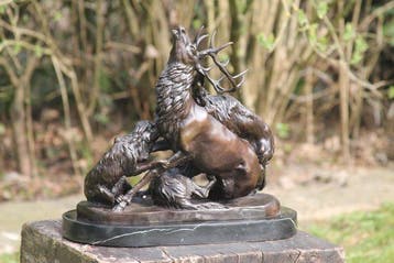 sculptuur, bronzen sculptuur van een hertenjacht - 10 kg -