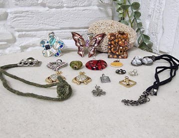 Themacollectie - Vintage pendantcollectie – Partij van 16