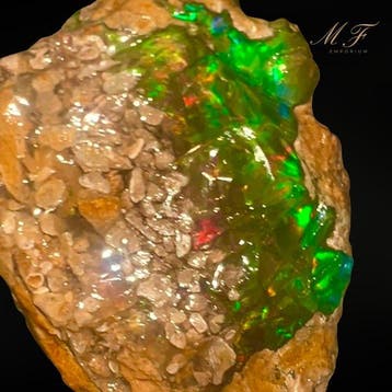 Opale cristaline naturelle AAA+++ - non traitée - 235 carats