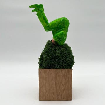 Coco de Paris - Green man in the grass