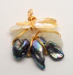Gekweekte witte en blauwe parels, witte druzy kwarts -