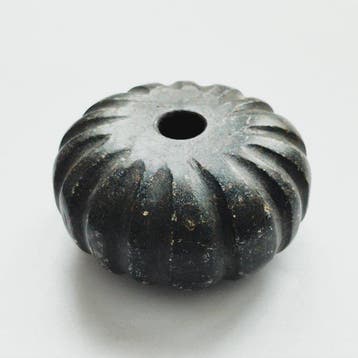 Oud-Tibetaans Zwarte jaspis Pompoenfruit Boeddhistische, Antiek en Kunst