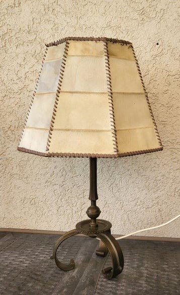 Lampe de table - Fonderie de bronze et de laiton - Bouclier