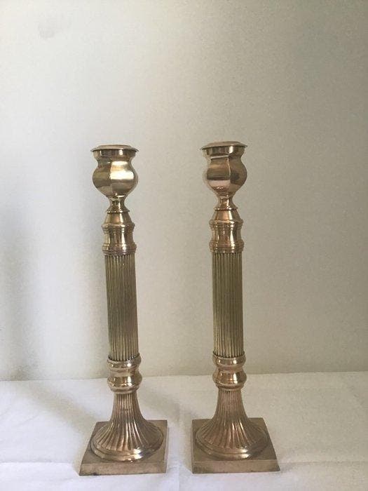 Kandelaar (2) - In neoclassicistische stijl met geribbelde, Antiquités & Art, Curiosités & Brocante
