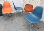 Vitra - Charles & Ray Eames - Stoel (4) - DSR - Plastic,