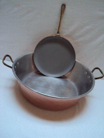 Bassine à confiture cuivre avec une poêle à crêpe Dupont