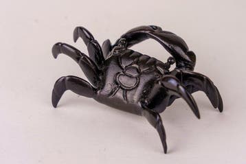 Kani futaoki (krab-dekselonderzetter) - gesigneerde tomobako