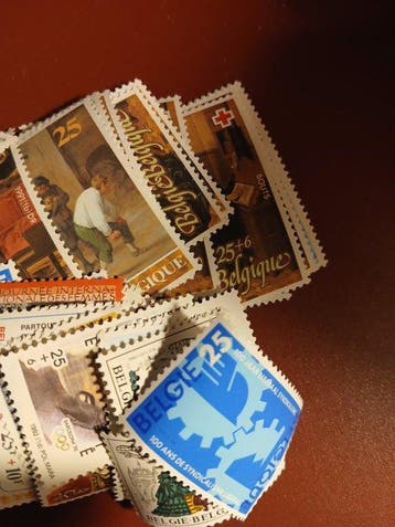 België - lot frankeer geldige zegels 300 postzegels van 25