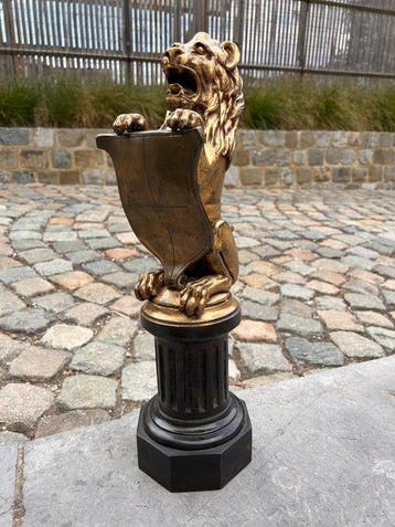 sculptuur, Leeuw met bronzen schild; 18kg - 51 cm - Brons,