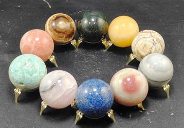 Genezende stenen: lapis lazuli, calciet, Labradoriet,