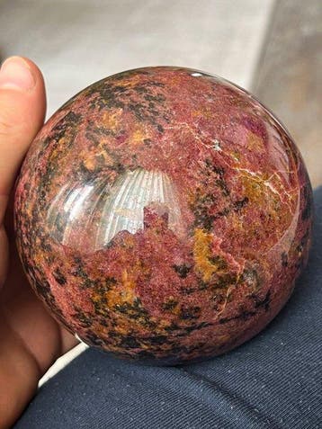 Rhodonite Quality Sphere Bol - Hoogte: 11.3 cm - Breedte: