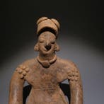 Colima, Westkust van Mexico Terracotta Zittende figuur. 13