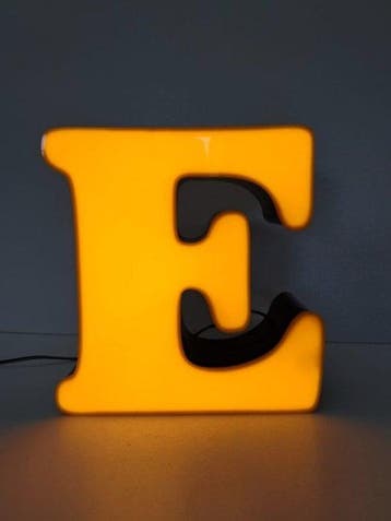Lampe - Métal - Lettre E