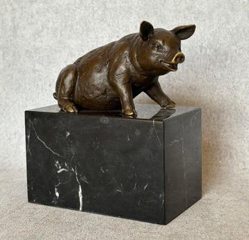 Statue, Varken op een voet van marmer - 15.5 cm - Bronze,