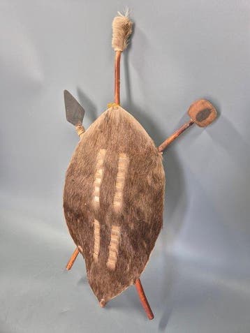 Ensemble de boucliers africains traditionnels – fait à la, Antiquités & Art