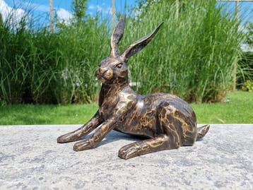Statue, half liggende haas - 31 cm - Bronze